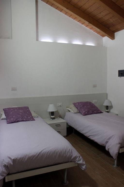 Al Castello Bed And Breakfast Cornate d'Adda Rum bild